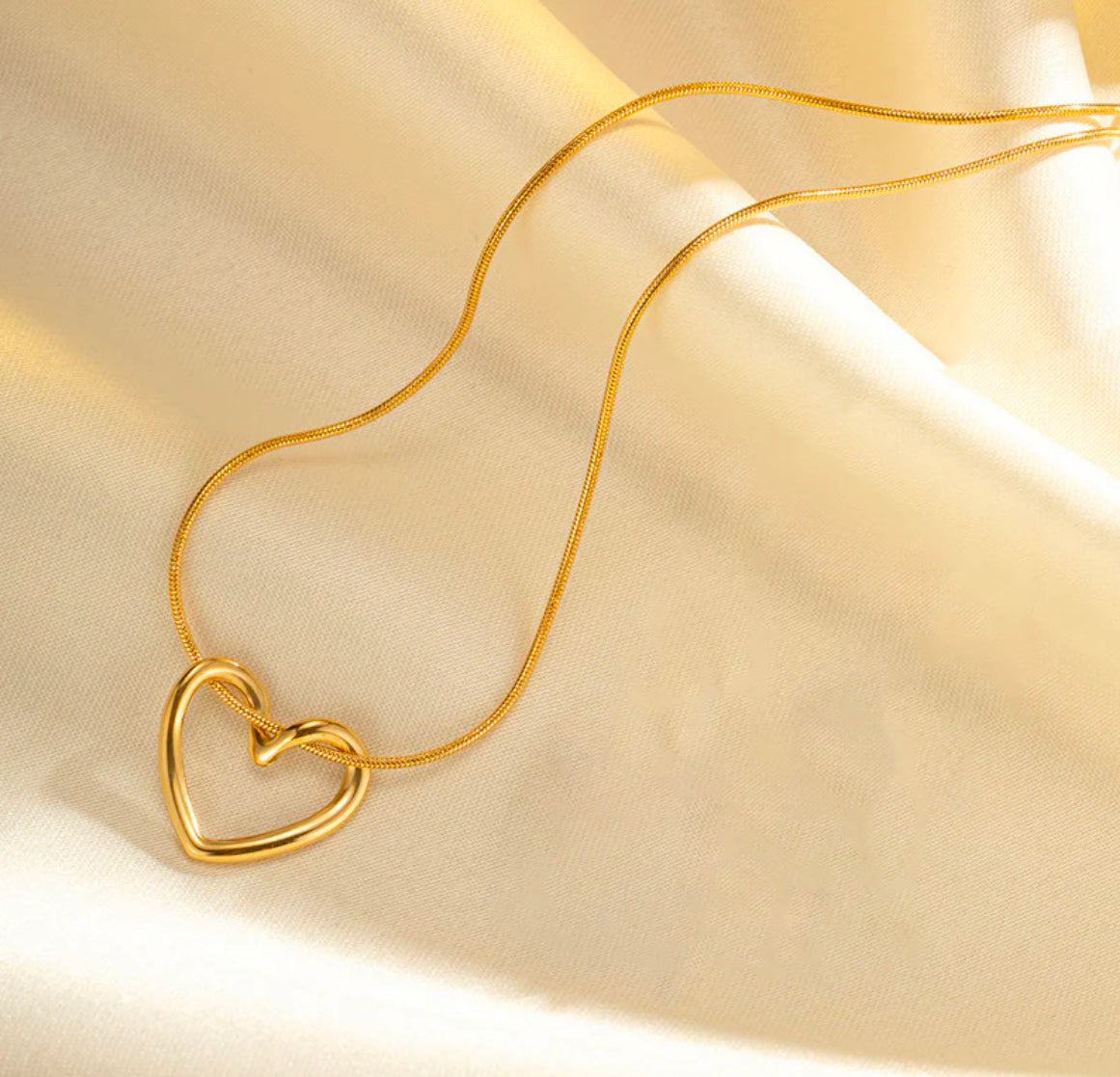Viral Gold-Plated Anti Tarnish Heart Themed Pendant