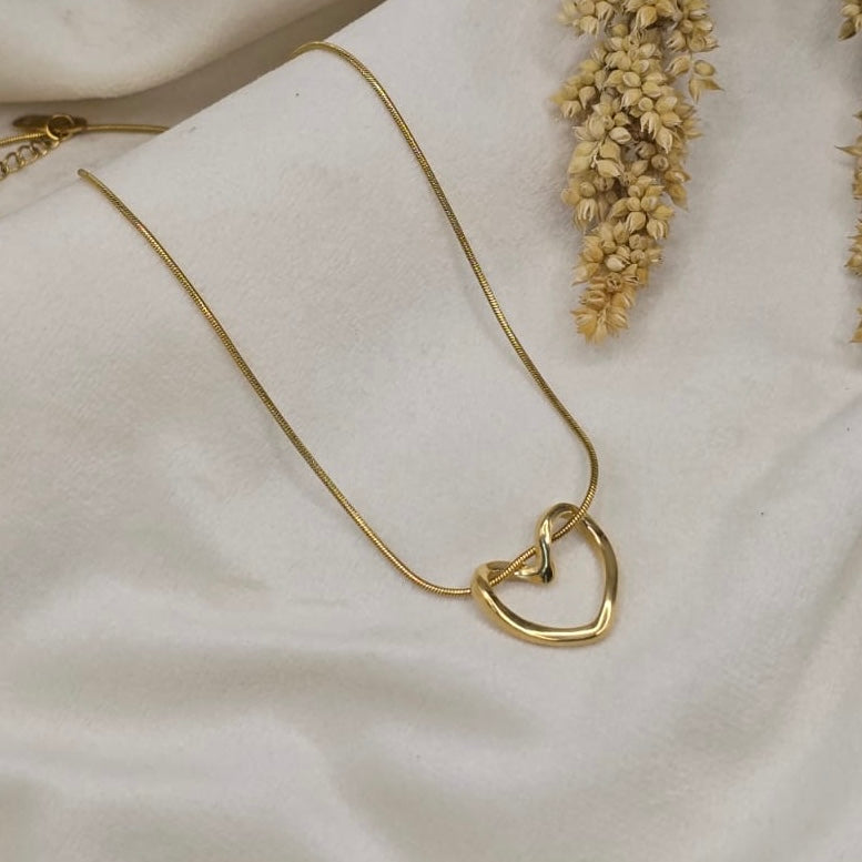 Viral Gold-Plated Anti Tarnish Heart Themed Pendant