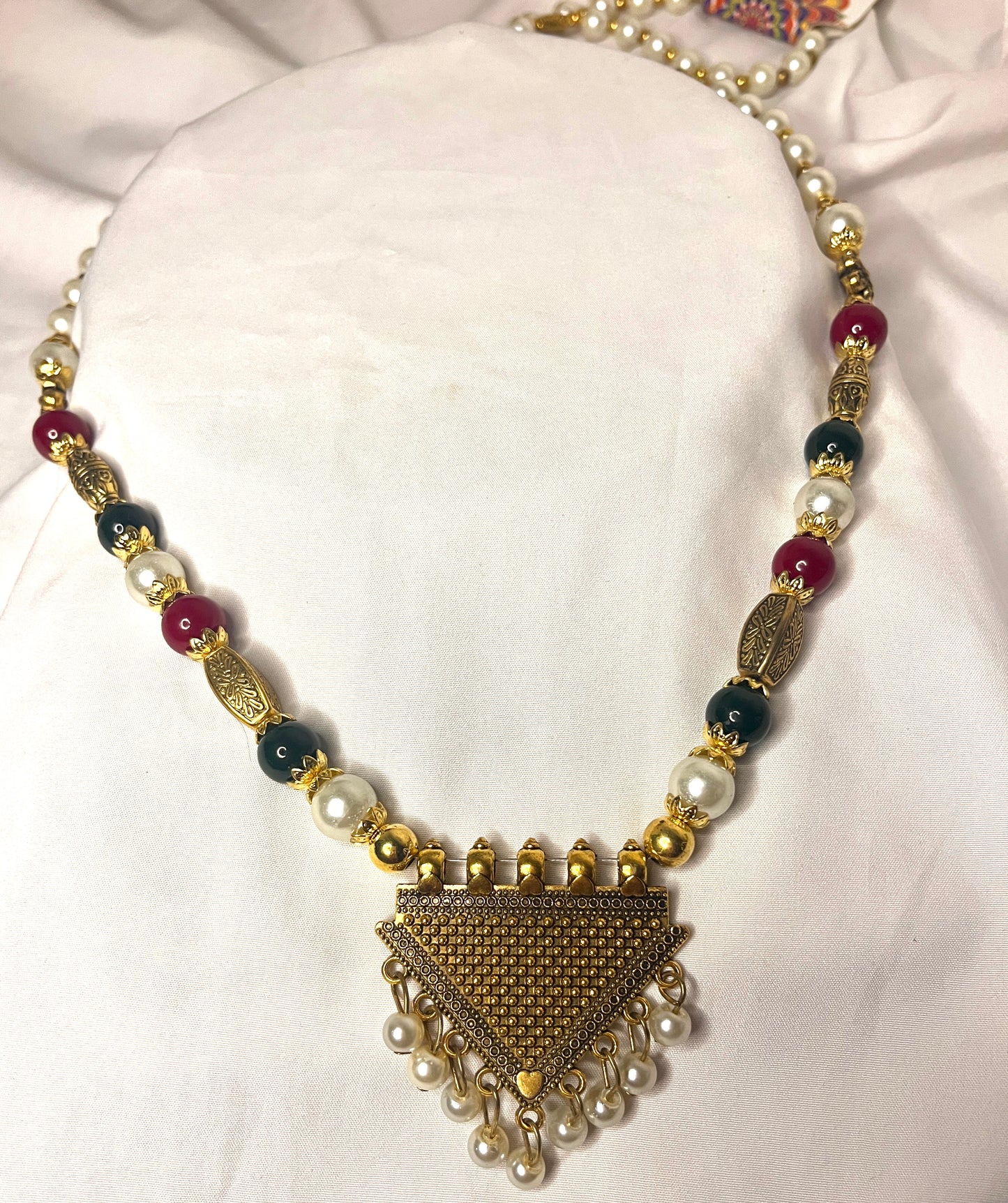 Traditional Alloy Contemprary Necklace Ain Wear - Where Elegance Meets Modernity!