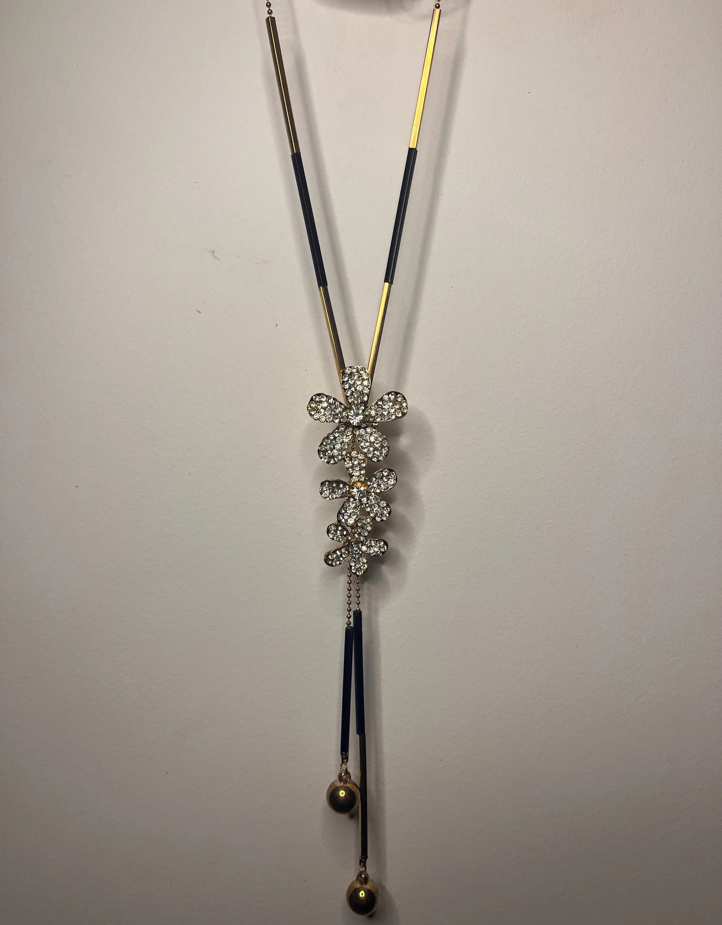 Jewel Stoned Ethnic Pendant Ain Wear - Where Elegance Meets Modernity!