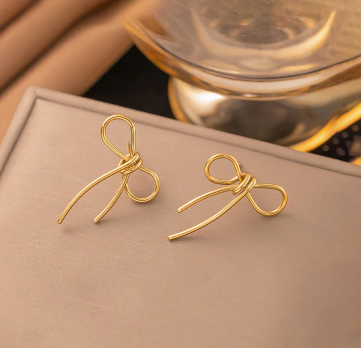 Viral Minimal Anti Tarnish Bow Earrings