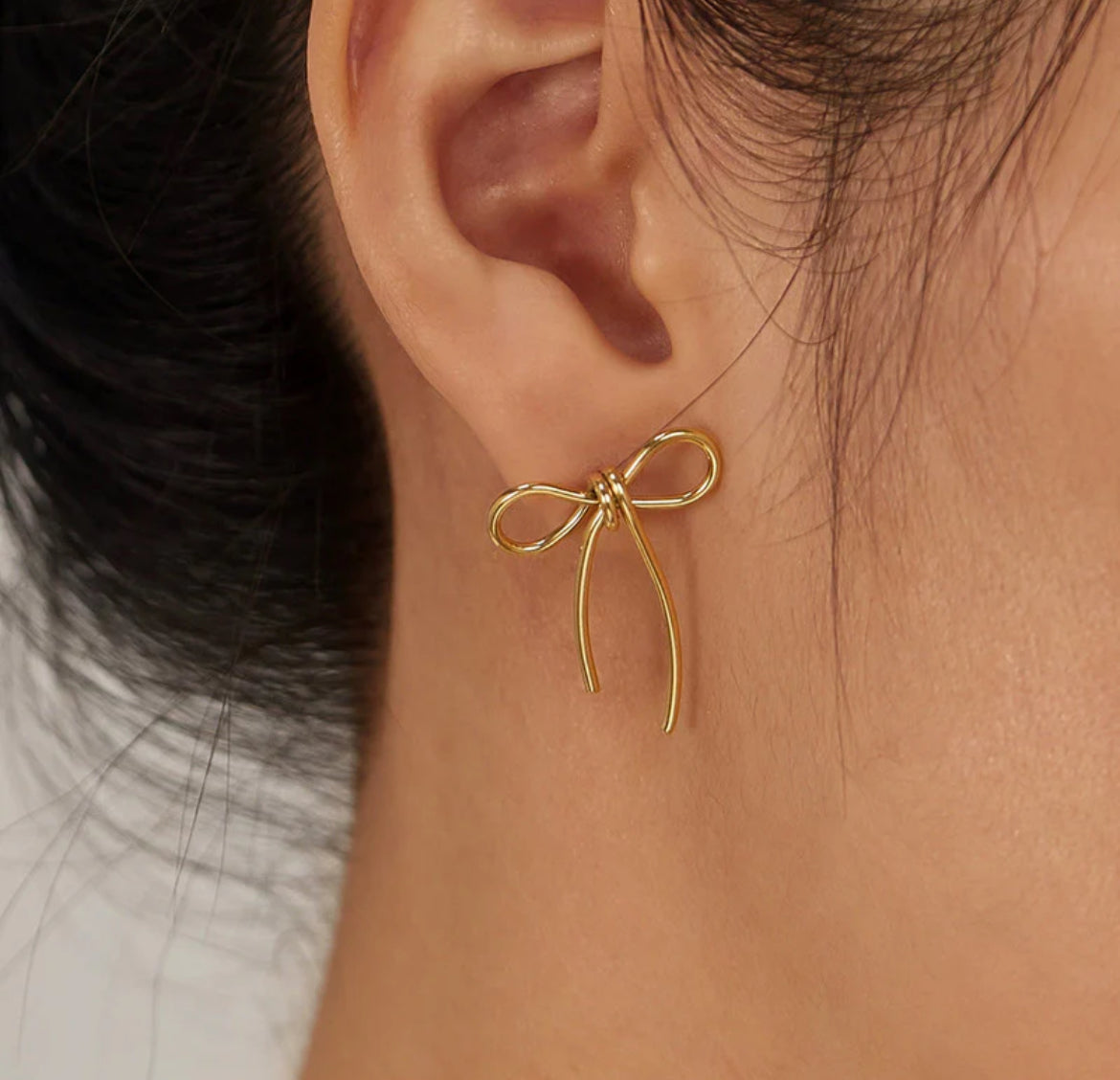 Viral Minimal Anti Tarnish Bow Earrings