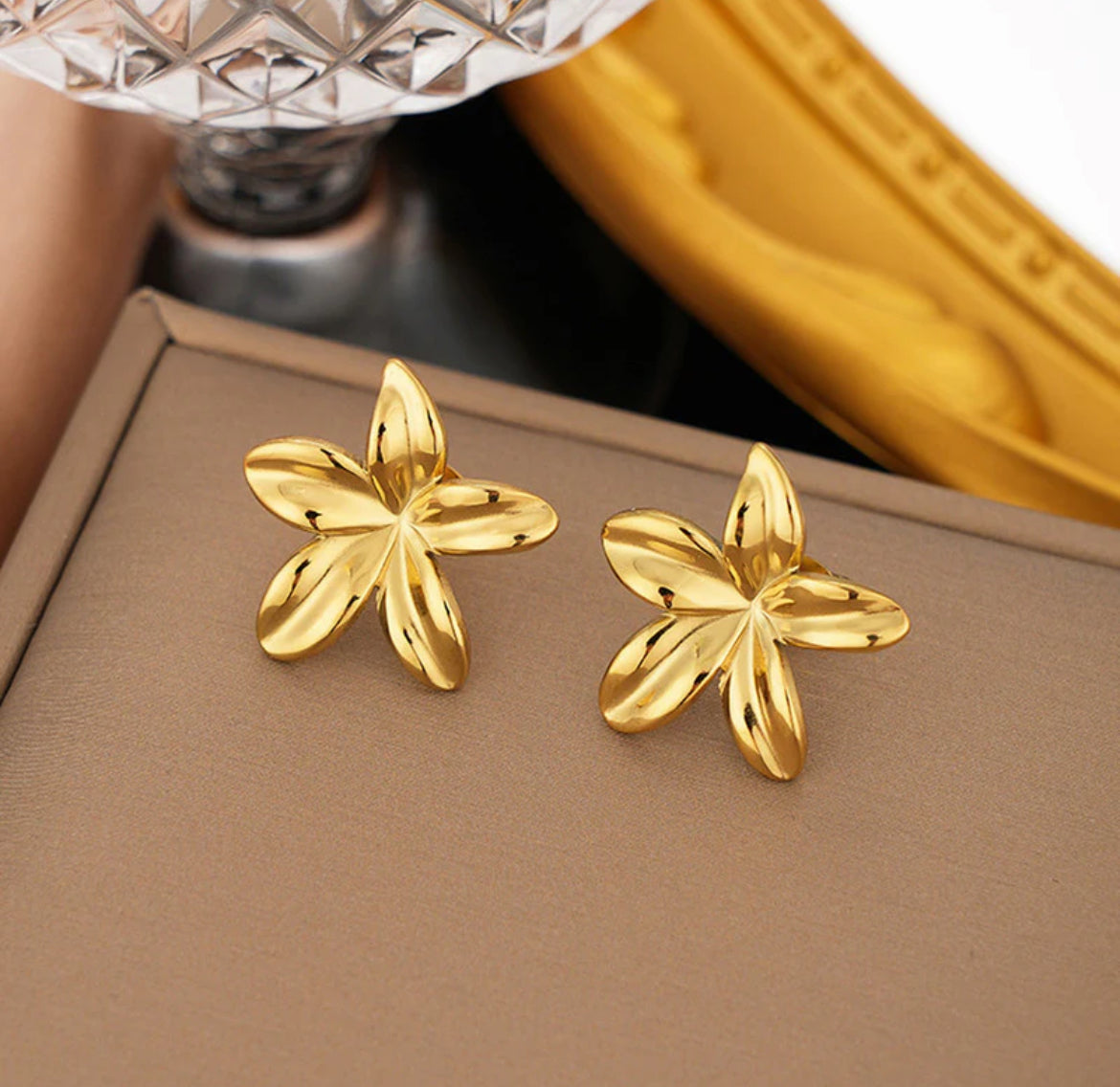 Viral Anti Tarnish Flower Earrings