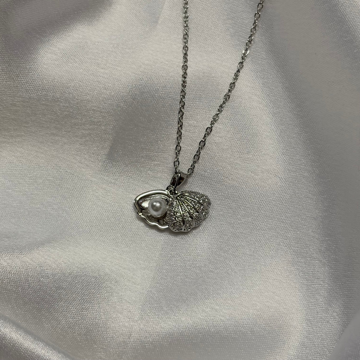 Viral Anti Tarnish Pearl Shell Necklace