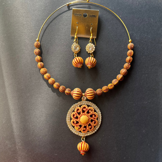 Unique Necklace Set Ain Wear - Where Elegance Meets Modernity!