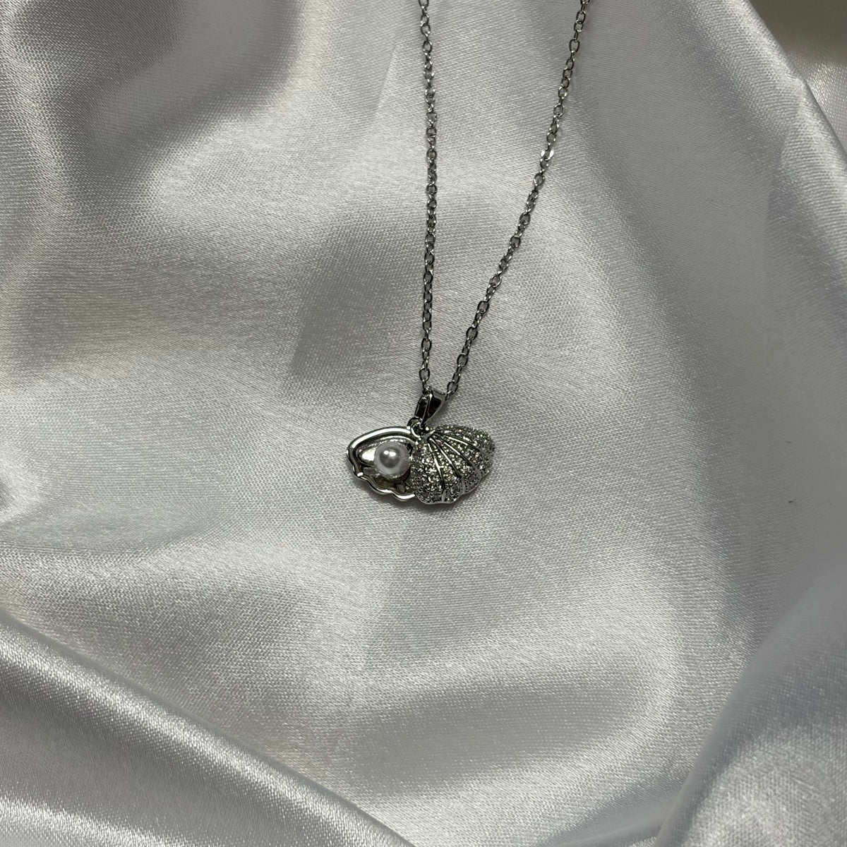 Viral Anti Tarnish Pearl Shell Necklace