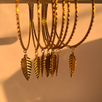 Golden Traditional Bangles With Latkan (Set Of 8 Bangles)