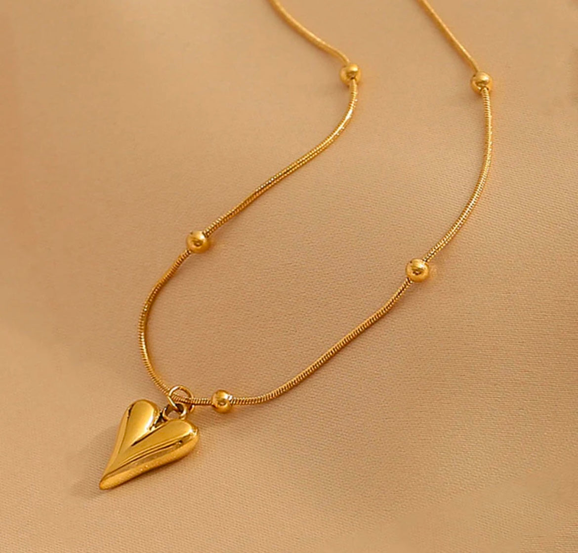 Viral Anti Tarnish Love Heart Necklace