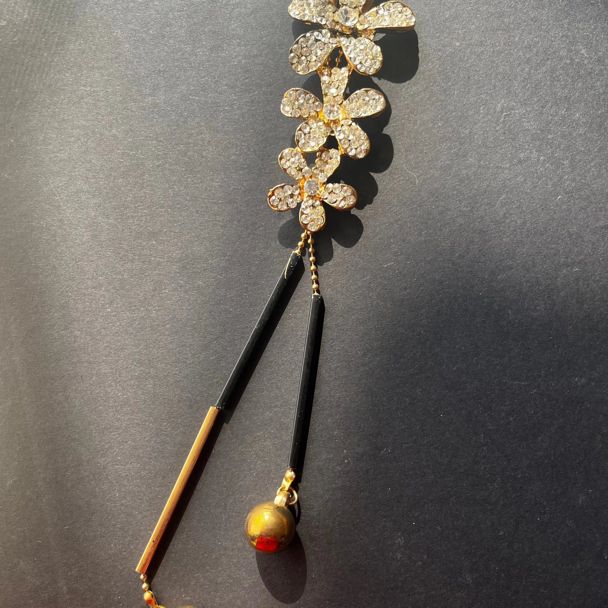 Jewel Stoned Ethnic Pendant Ain Wear - Where Elegance Meets Modernity!