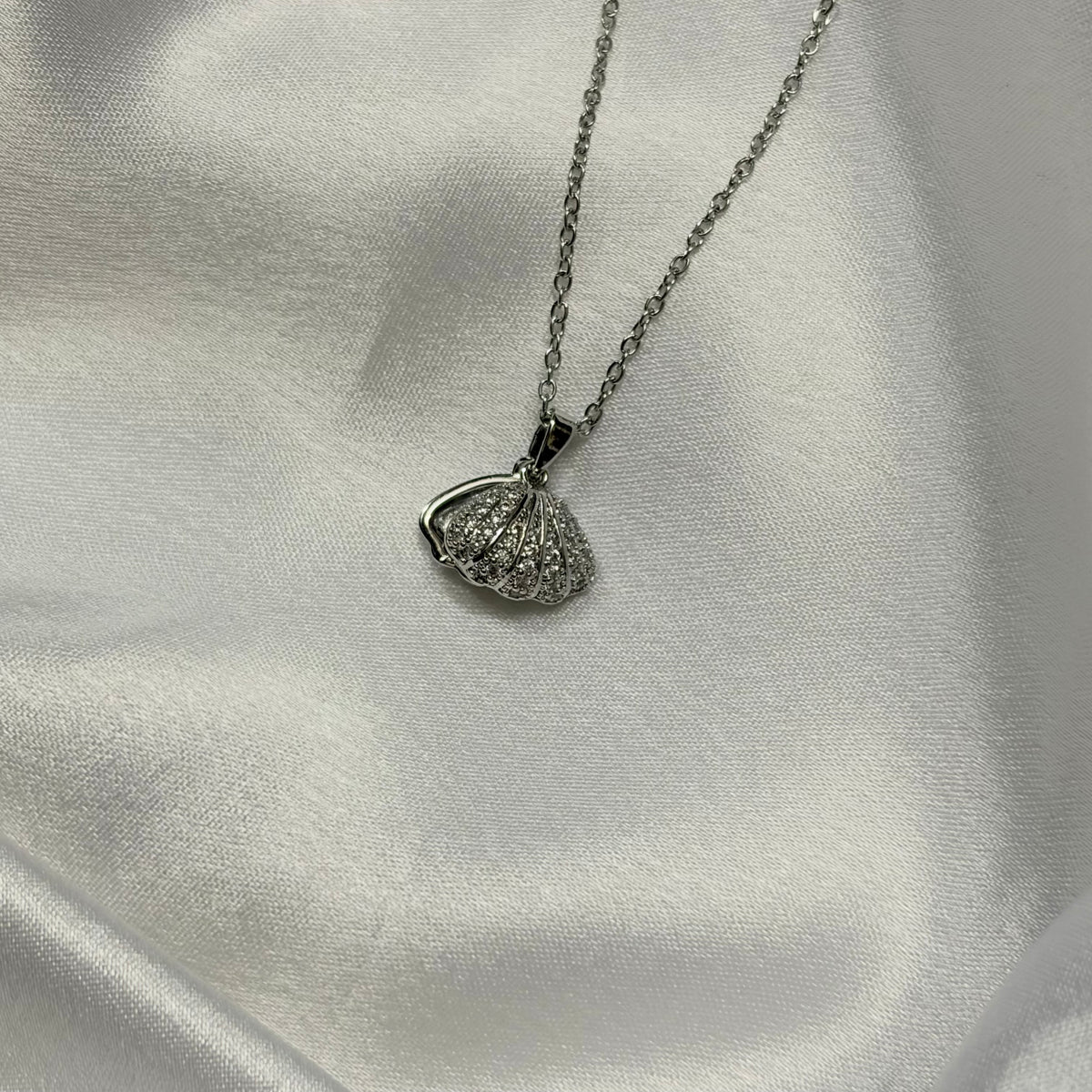 Viral Anti Tarnish Pearl Shell Necklace