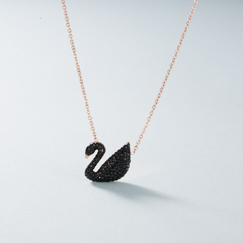 Black Swan/Duck Necklace Ain Wear