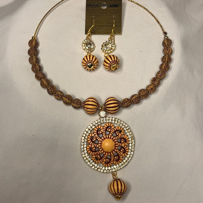 Unique Necklace Set Ain Wear - Where Elegance Meets Modernity!