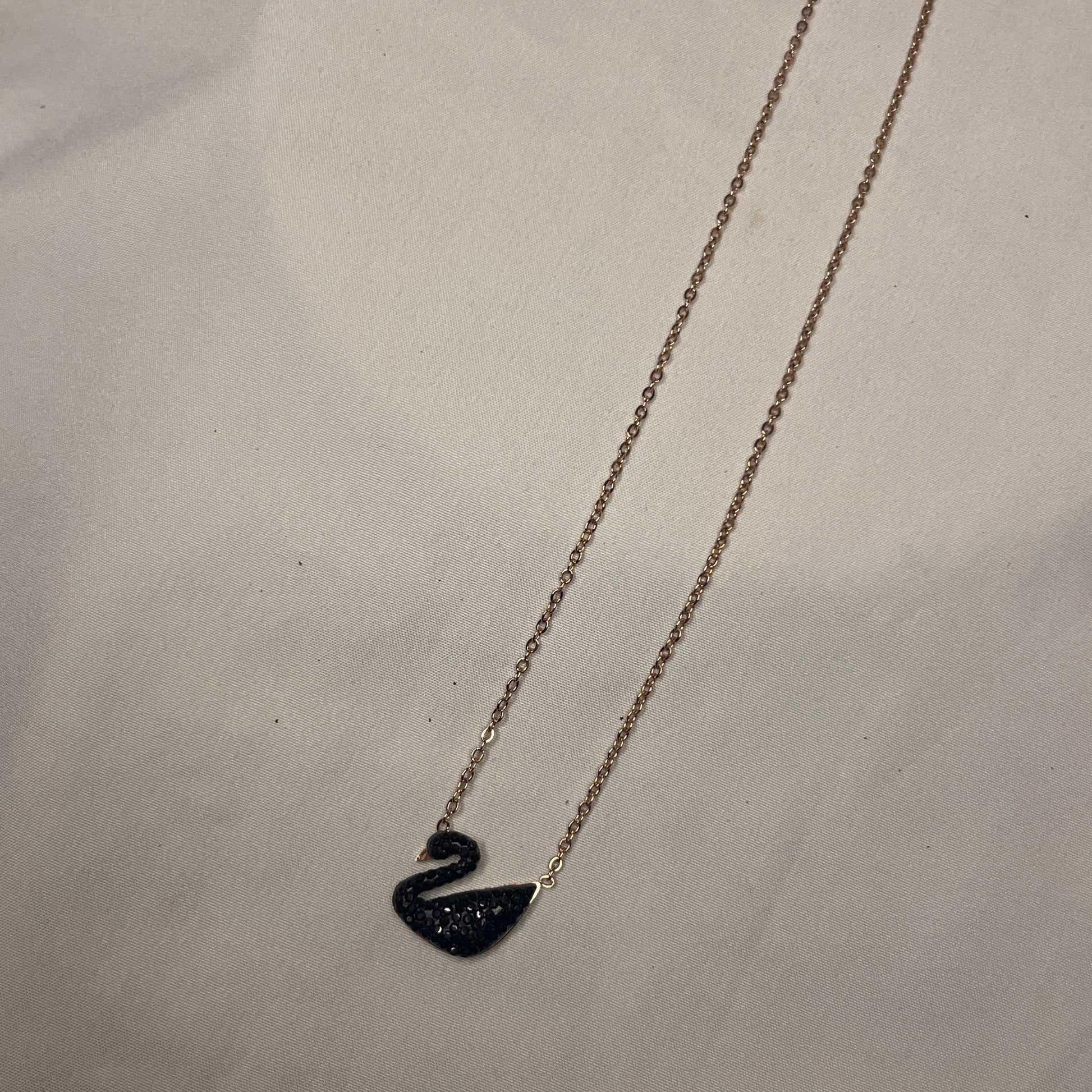 Black Swan/Duck Necklace Ain Wear