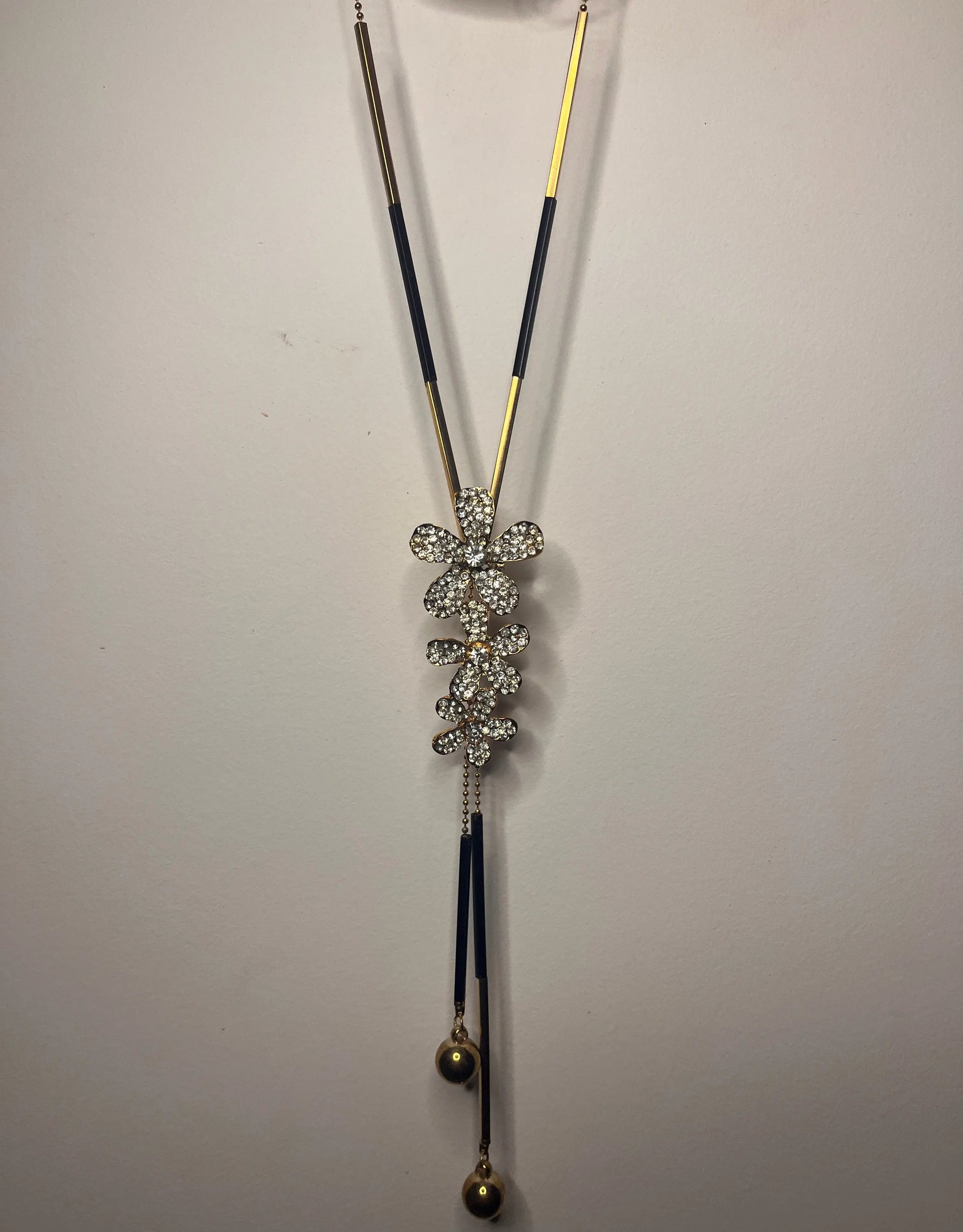 Jewel Stoned Ethnic Pendant Ain Wear - Where Elegance Meets Modernity!