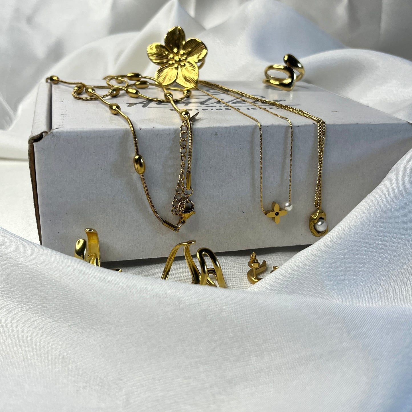 Ain Wear’s Mystery Jewelry Gift Box – Anti-Tarnish Necklace, Rings & Earrings Combo | Perfect Gift for Her