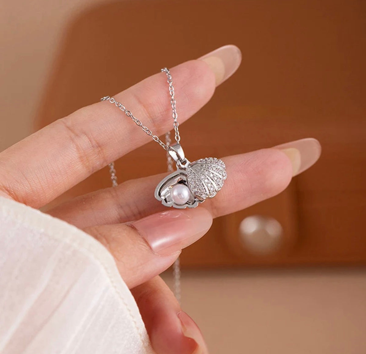 Viral Anti Tarnish Pearl Shell Necklace