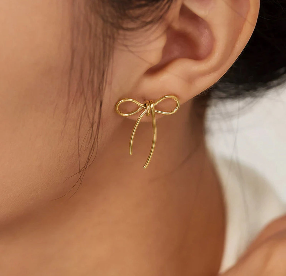 Viral Minimal Anti Tarnish Bow Earrings
