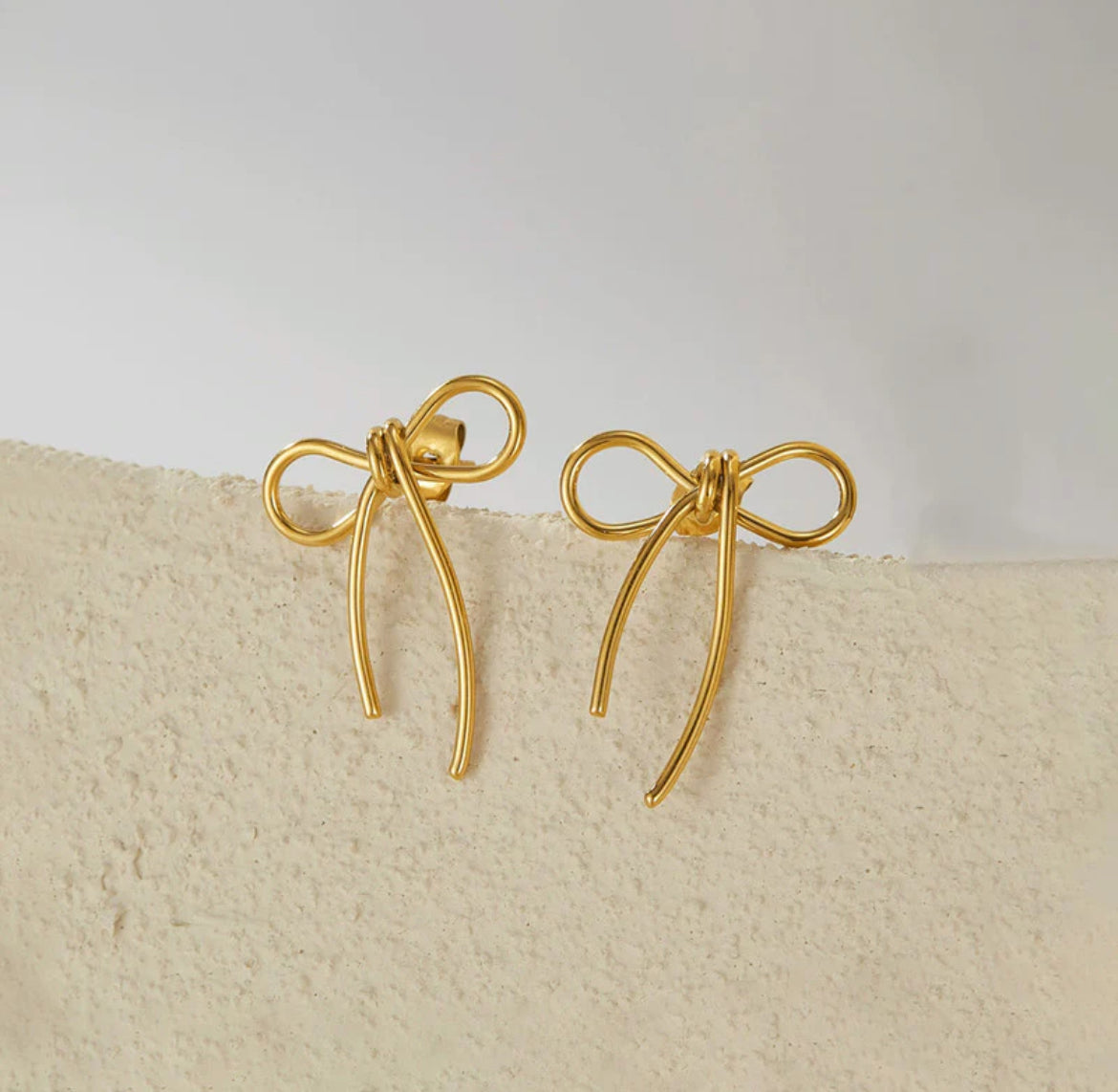 Viral Minimal Anti Tarnish Bow Earrings