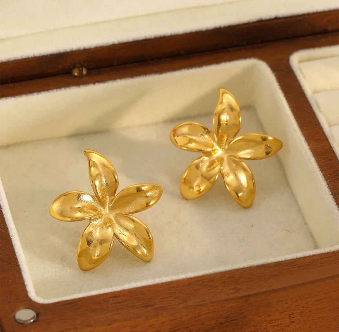 Viral Anti Tarnish Flower Earrings